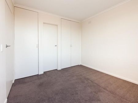 MODERN ONE BEDROOM - Photo 2