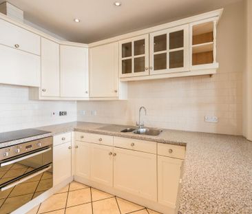 4 bedroom mews to rent - Photo 1