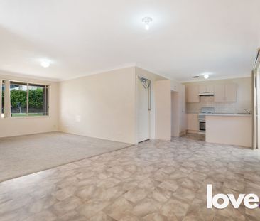 1/2 Hillview Crescent, Macquarie Hills, NSW, 2285 - Photo 3