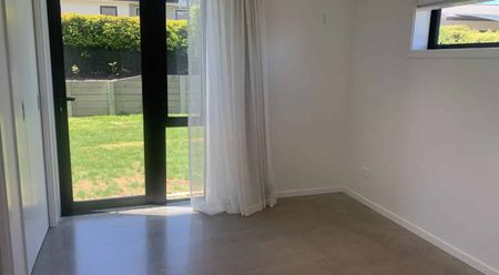 Sunny Wanaka Rental with Mountain Views - Photo 4