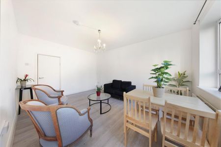 3 bedroom flat to rent - Photo 2