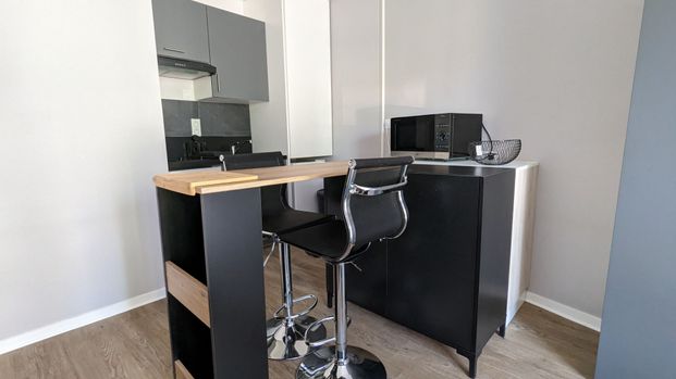 LAVAL Studio meublé - Photo 1