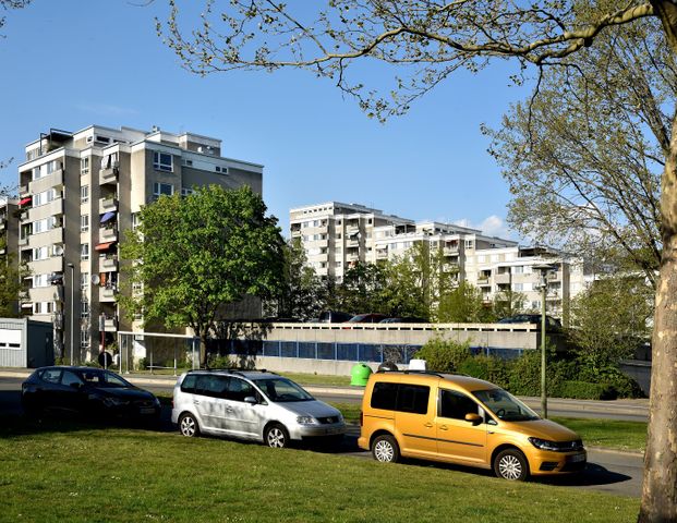 Charmante 3-Zimmer-Wohnung mit einer Loggia // 7.OG Wohnung 1 - Foto 1