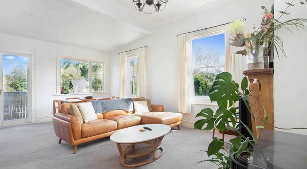 Charming Villa in Kingsland! - Photo 1