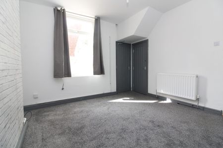 1 Bedroom Mid Terraced House - Photo 3