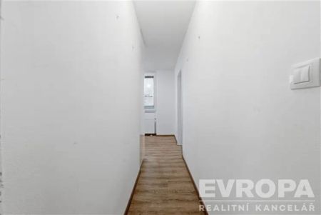 Pronájem bytu 4+1 s balkonem o výměře 79 m - Photo 5