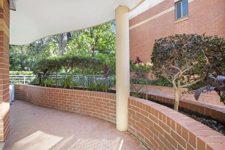 Freshly Painted Courtyard Apartment Offering Peace, Privacy & Beachside Convenience - Photo 4