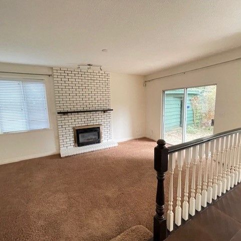 Spacious and Bright Three Bedrooms Plus Games Room (4th Bed) and Three Bathrooms - Photo 1