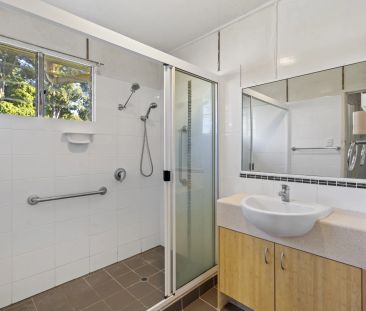 Spacious Family Living on a Generous 1,591sqm Block – Rochedale South - Photo 6