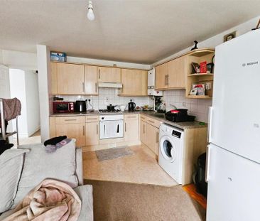 2 Bedroom Flat to Rent in Havelock Street, Kettering, Northants, NN16 - Photo 3