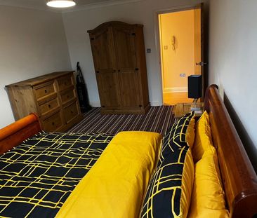 1 Bed Flat, Princess Lodge, LU1 - Photo 3