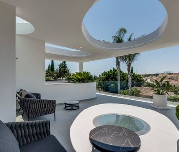 Luxury Villa for rent in Estepona, Andalusia - Photo 1