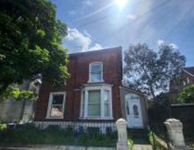 Huntly Road Room 3 - Photo 1