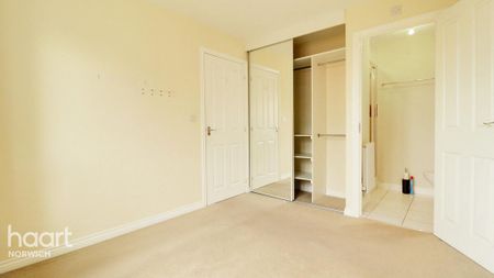 3 bedroom semi-detached house to rent - Photo 5