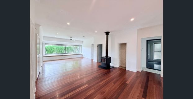 Magnificent, Spacious Home. - Photo 1