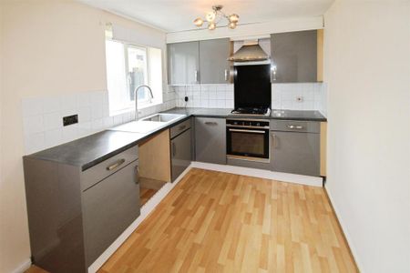 3 bedroom semi-detached house to rent - Photo 4
