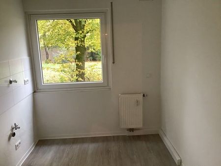 Etwas besonderes: ansprechende 2-Zimmer-Wohnung im Erdgeschoss mit Balkon in Sanierungsphase - Photo 2