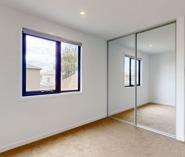 Fresh, Modern, and Minutes from the Beach - Photo 4