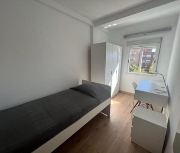 Calle León, Getafe, Community of Madrid 28903 - Photo 1