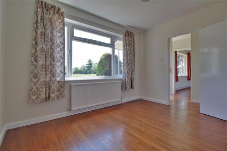 3 bedroom detached house to rent - Photo 4