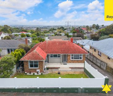 Warm, Practical Living in a Highly Convenient Location - Photo 3