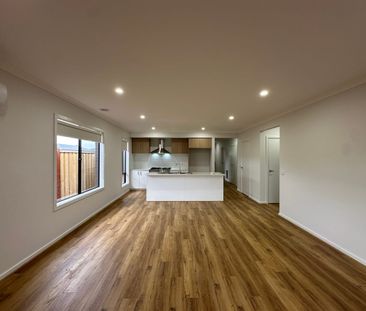 Modern Brand New 4BR Home Perfect for Families – Dual Living + Alfr... - Photo 5