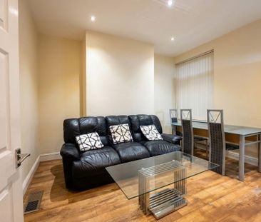 4 bedroom terraced house to rent - Photo 2