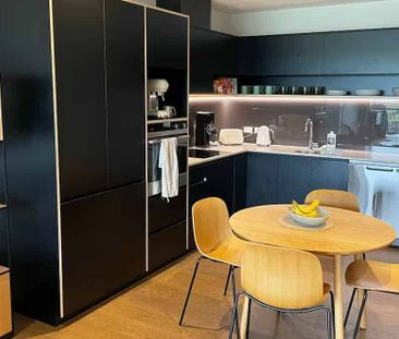 Modern 2-bed apartment with private balcony - Photo 3