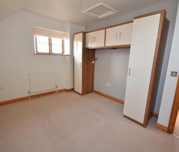 4 bedroom semi-detached house to rent - Photo 6