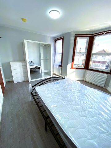 4 bedroom terraced house to rent - Photo 2