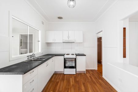 Tidy Two Bedroom Home in Convenient Location - Photo 4