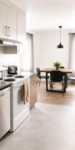 🏡 Grand 4½ lumineux avec plancher chauffant et climatiseur - Photo 3