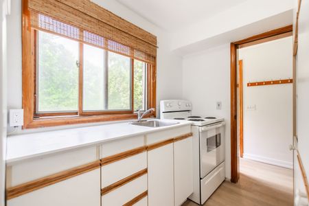 For Lease - 227 Lakeshore Road Unit# Unit #2, Oakville, Ontario - Photo 4