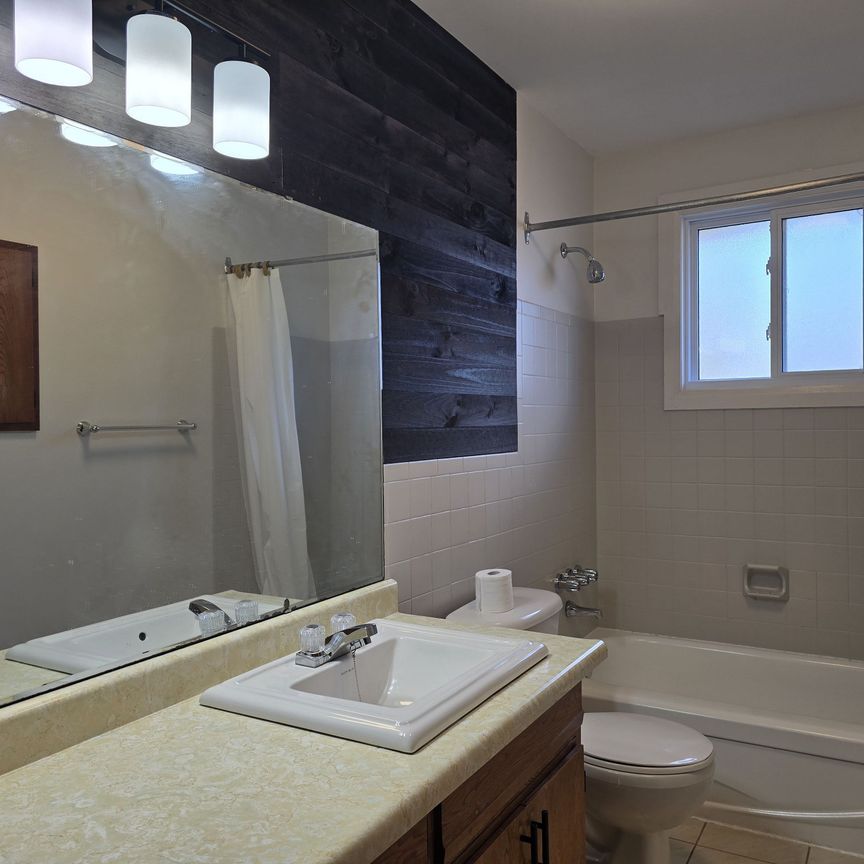 For Lease - 27 Hamber Court, London East, Ontario - Photo 1