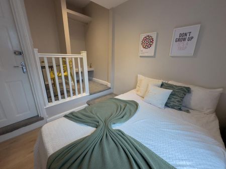 4 bedroom terraced house to rent - Photo 4