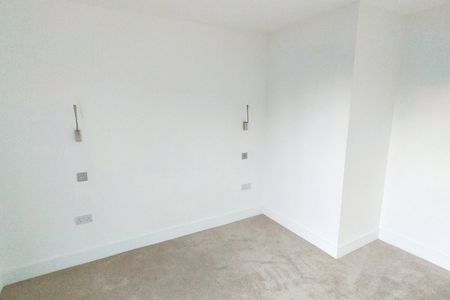 Station Parade - Photo 4