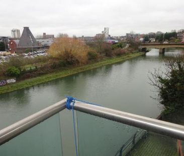 2 bedroom flat to rent - Photo 2