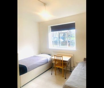 Room in a Shared House, Kington House, NW6 - Photo 2
