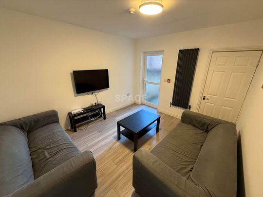 Grange Avenue, University - Photo 1