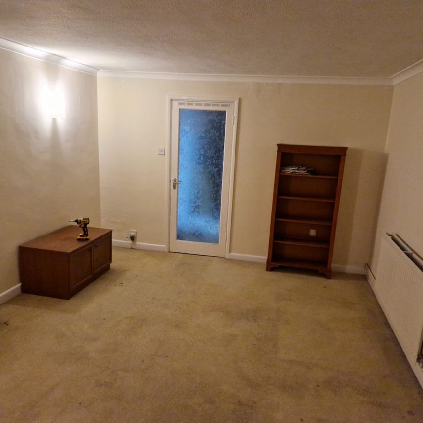 2 Bed Flat, Redcourt, SO16 - Photo 1