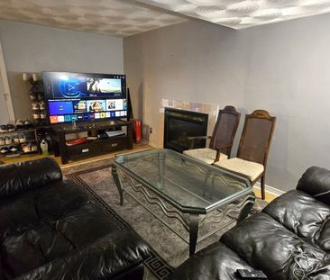 For Lease - 122 Stilecroft Drive, Toronto, Ontario - Photo 2