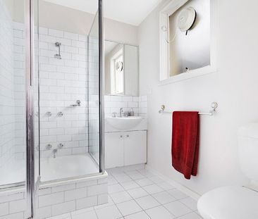 3/10 Violet Street, Essendon VIC 3040 - Photo 1