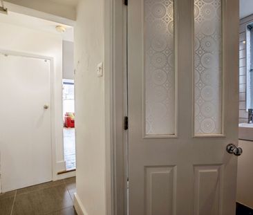 1 Bed Flat, Nutcroft Road, SE15 - Photo 5