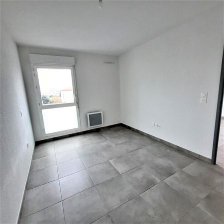 Location Appartement 2 pièces 40m² NIMES 30000 - Photo 3