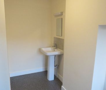 High Street - Photo 3