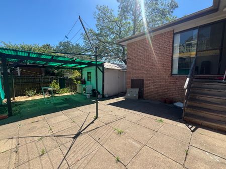 Comfortable Living in a Well-Maintained Home - Photo 5