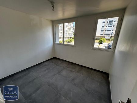 Location Appartement 4 pièces 69m² CHOLET 49300 - Photo 4