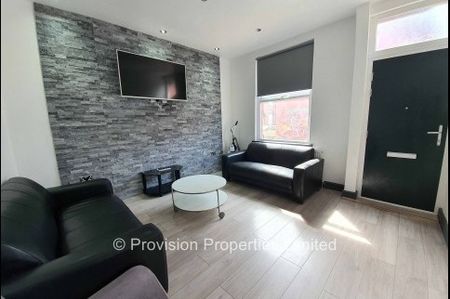 4 Bedroom House Central Hyde Park - Photo 2