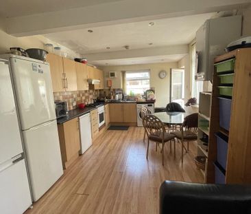 1 bedroom in a house share to rent - Photo 4