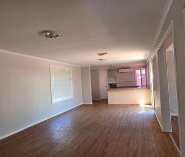 4 BEDROOMS 2 BATHROOMS - Photo 2